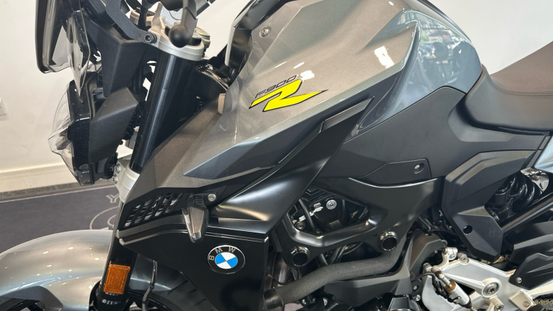 BMW F900 R